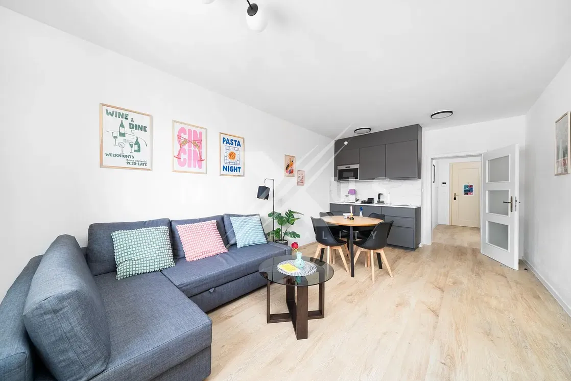 Wohnzimmer; moderner stil, holzboden, tageslicht