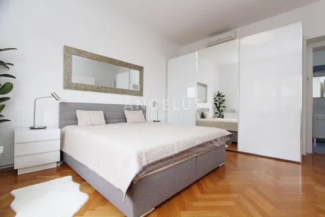 Chambre; parquet, lumière naturelle