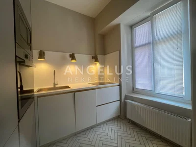 Küche; küchengeräte, fliesenboden, tageslicht, moderner stil