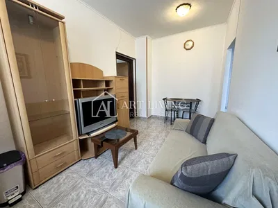 Дневна соба; плочице, природно светло