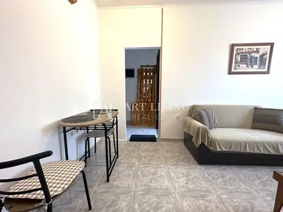 Дневна соба; плочице, природно светло