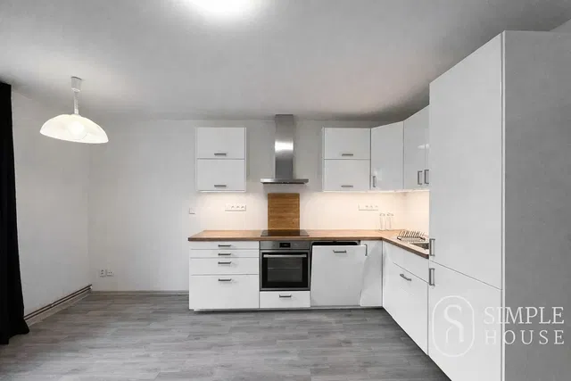 Cucina; elettrodomestici, ristrutturato, luce naturale
