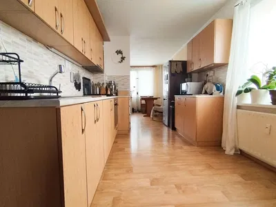 Küche; küchengeräte, tageslicht, moderner stil