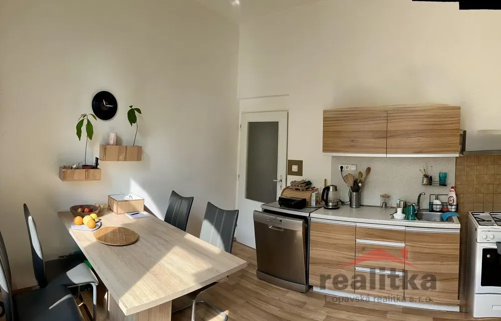 Küche; küchengeräte, tageslicht, moderner stil, holzboden