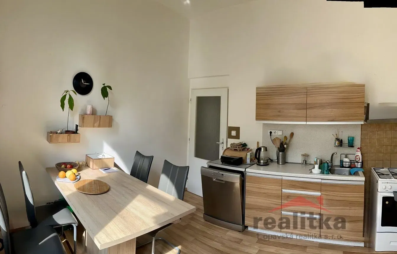 Küche; küchengeräte, tageslicht, moderner stil, holzboden