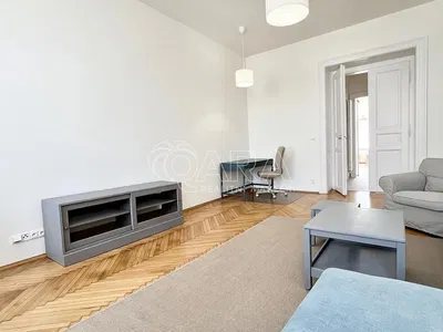 Wohnzimmer; holzboden, tageslicht, moderner stil
