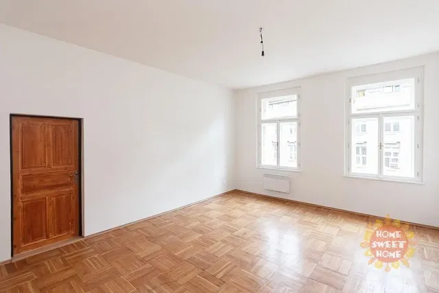 Wohnzimmer; holzboden, tageslicht