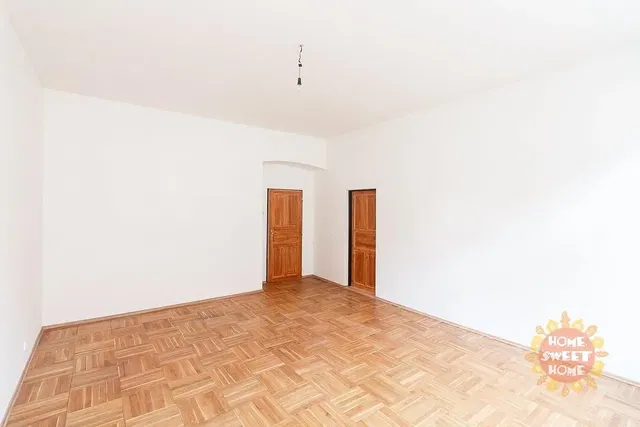 Schlafzimmer; holzboden, tageslicht