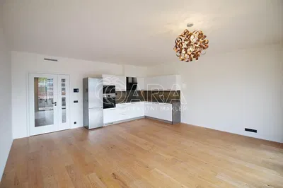 Küche; holzboden, moderner stil, küchengeräte, tageslicht