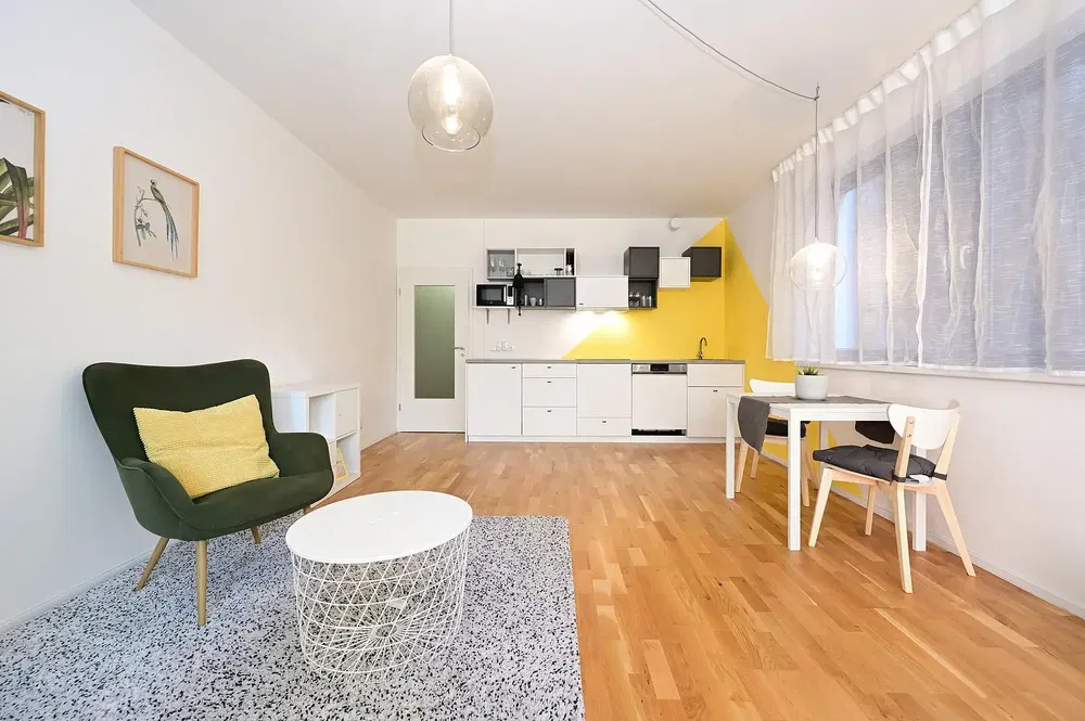 Wohnzimmer; moderner stil, holzboden, tageslicht