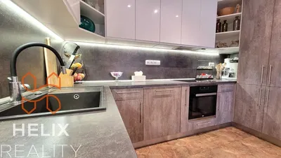 Кухиња; кухињски апарати, реновиран, природно светло