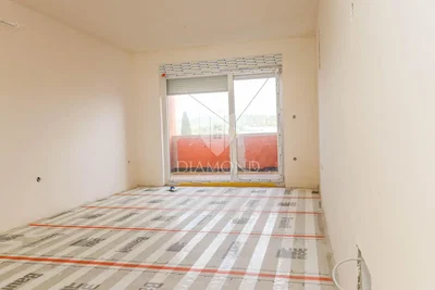 Остало; потребна реновација, природно светло