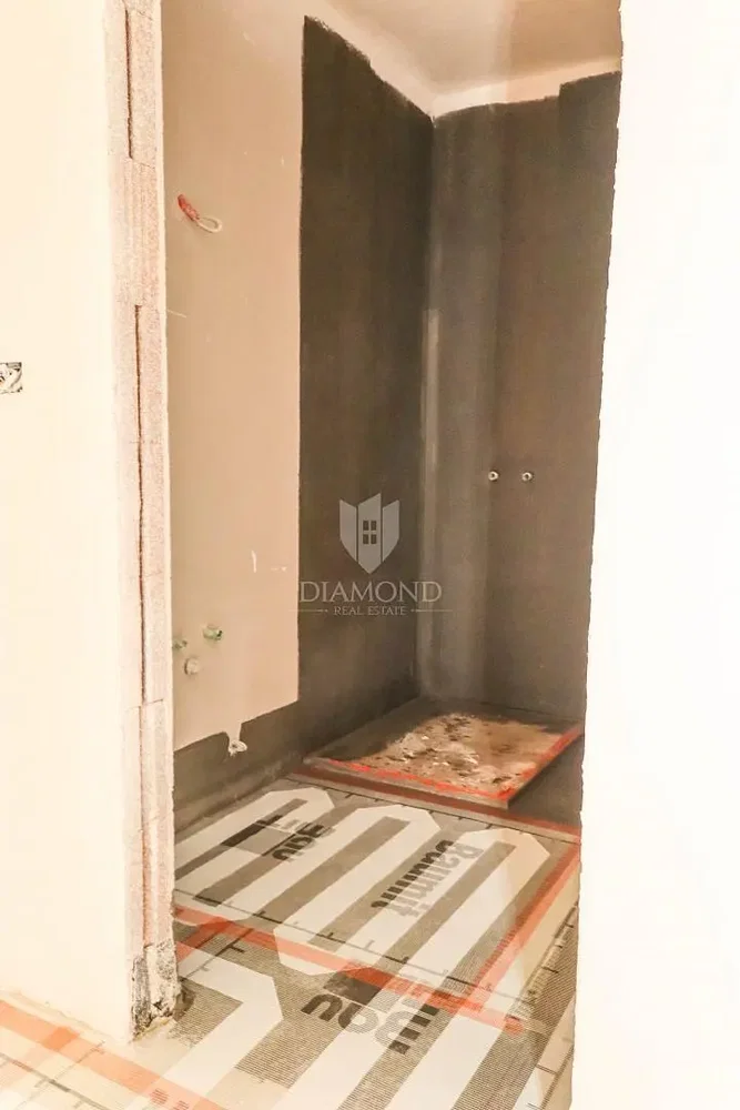 Купатило; потребна реновација, плочице