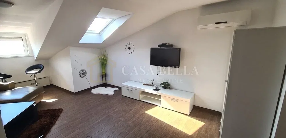 Chambre; lumière naturelle, style moderne, carrelage