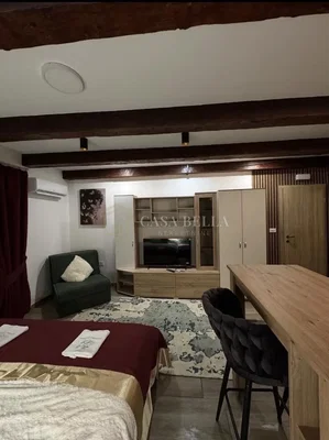 Schlafzimmer; holzbalken, fliesenboden