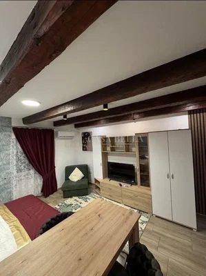 Wohnzimmer; holzbalken, holzboden