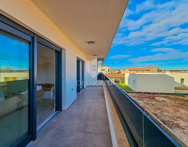 Balcone; vista, pavimento in piastrelle