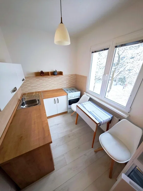 Kuhinja; pogled, prirodno svjetlo