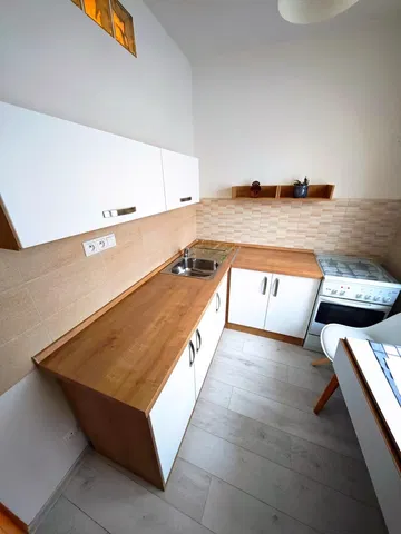 Kitchen; kitchen appliances, tile floor