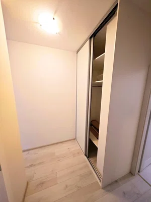 Spavaća soba; prirodno svjetlo, pločice, renoviran