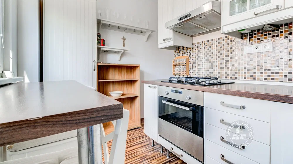 Küche; küchengeräte, tageslicht, moderner stil