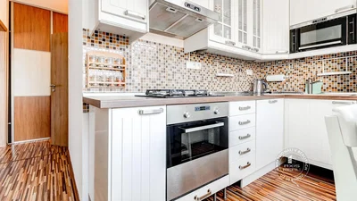 Küche; küchengeräte, fliesenboden