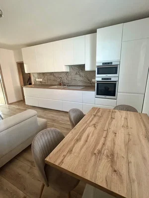 Küche; küchengeräte, moderner stil, tageslicht