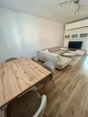 Wohnzimmer; fliesenboden, moderner stil, tageslicht
