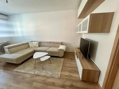 Wohnzimmer; moderner stil, holzboden, tageslicht, renoviert