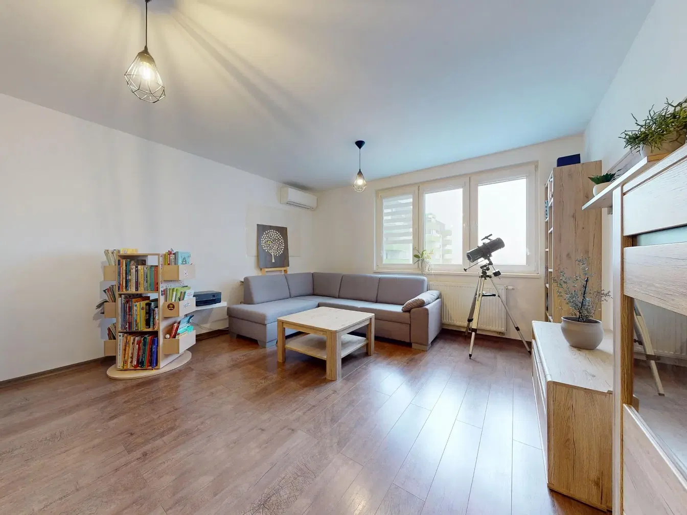 Σαλόνι; φυσικό φως, μοντέρνο στυλ, ξύλινο πάτωμα