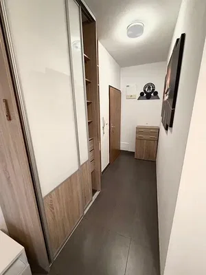 Garderobe; holzboden, fliesenboden, renoviert