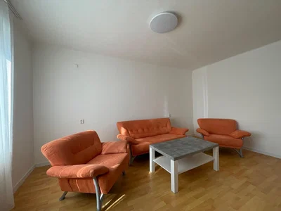 Wohnzimmer; holzboden, tageslicht