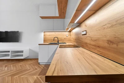 Küche; holzboden, renoviert, tageslicht, moderner stil