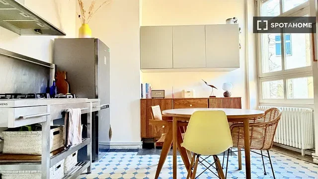 Küche; küchengeräte, tageslicht, moderner stil