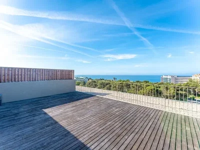 Taras; widok, podłoga drewniana, światło dzienne