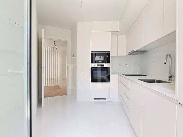 Küche; küchengeräte, tageslicht, moderner stil, renoviert
