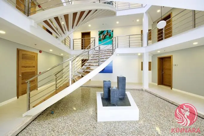 المنزل والمناطق المحيطة; أسقف عالية, ضوء طبيعي