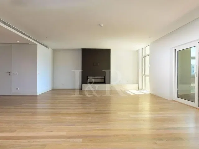 Living room; wood floor, natural light, modern style