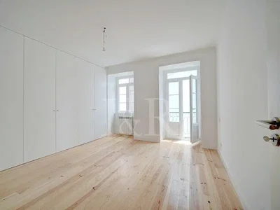 Υπνοδωμάτιο; ξύλινο πάτωμα, φυσικό φως