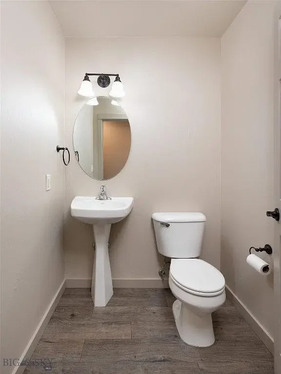 Toaleta; přirozené světlo, dlažba