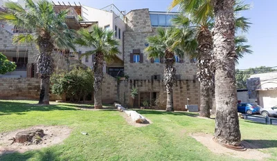 Maison et environs; vue, lumière naturelle
