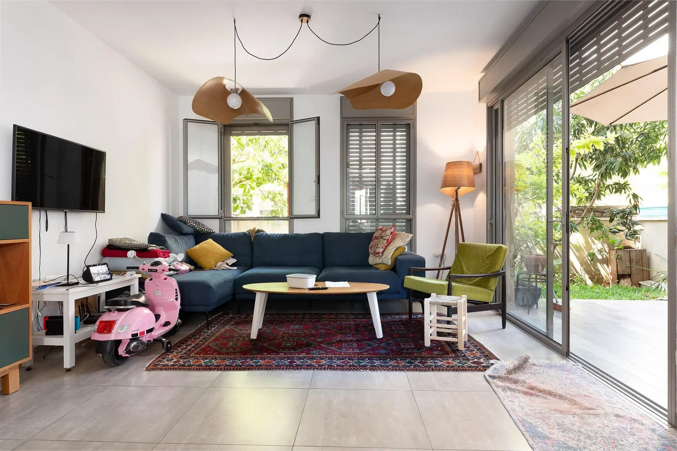 Salon; lumière naturelle, carrelage, style moderne, vue