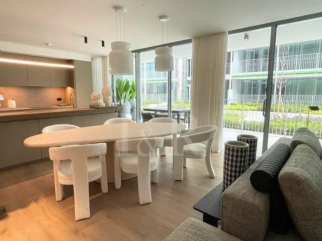 Wohnzimmer; blick, küchengeräte, tageslicht, moderner stil, holzboden