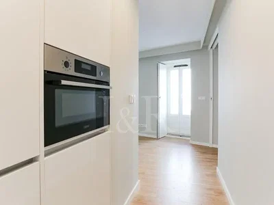 مطبخ; أجهزة المطبخ, أرضية خشبية, ضوء طبيعي