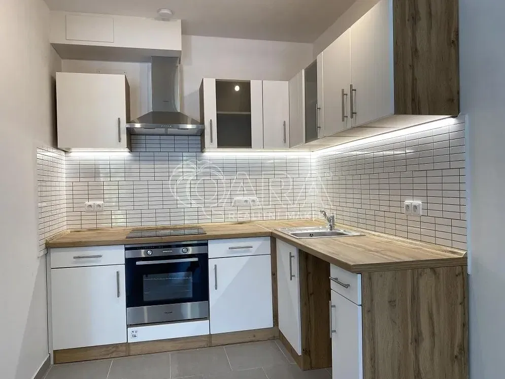 Küche; küchengeräte, renoviert, tageslicht, moderner stil