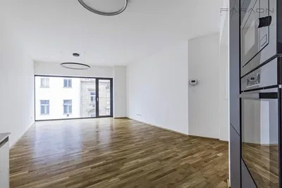 Wohnzimmer; blick, holzboden, tageslicht
