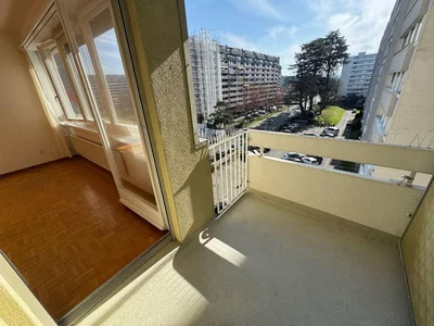 Balkon; manzara, ahşap zemin, doğal ışık