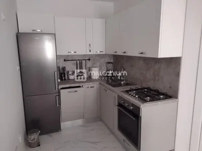 Kuhinja; kuhinjski aparati, renoviran, pločice