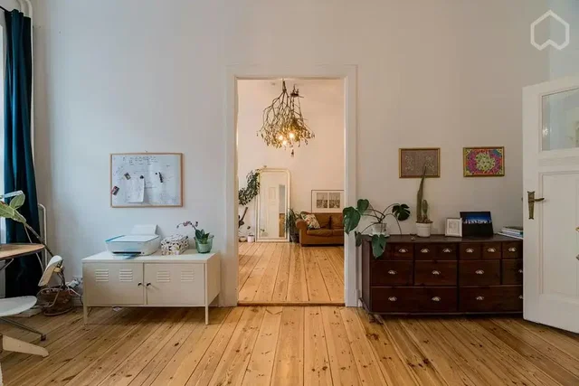 Salon; parquet, lumière naturelle, style moderne