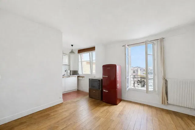 Cuisine; vue, électroménager, parquet, lumière naturelle